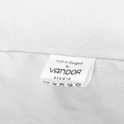 Mosható fehér díszpárna belső részlete textil-KRESZ címkével